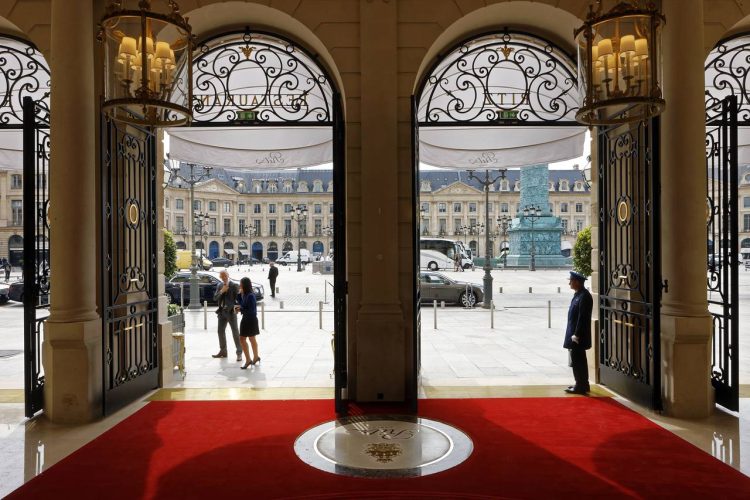 <span>5 Star Hotels</span> in Paris
