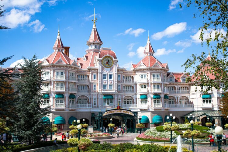 Why Choose Arrow Tours for <span>Disneyland Paris</span>?