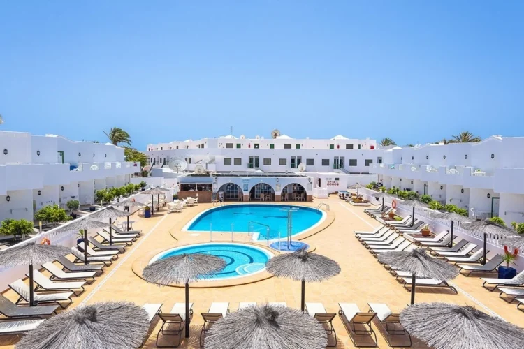 https://arrowtours.ie/hotels/las-adelfas-apartments-lanzarote/