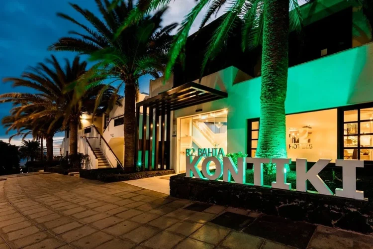Book R2 Bahia Kontiki Beach Apartments, Lanzarote with Arrow Tours